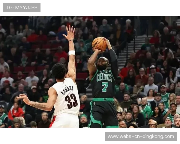 布朗最后时刻连取关键分,绿军逆袭成功