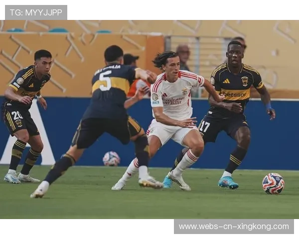 本菲卡维托尔快速前插抢点破门，完美演绎团队配合的无缝连接