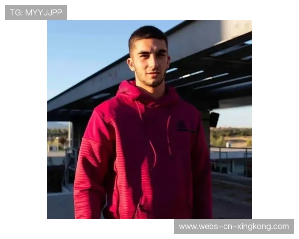 费兰托雷斯晃动摆脱防守一剑封喉：完美进球展现个人魅力与足球艺术